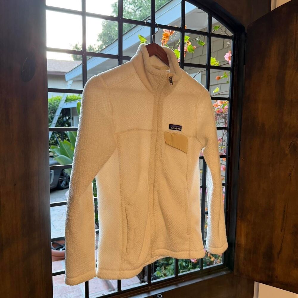 Patagonia Women's White and Cream Jacket